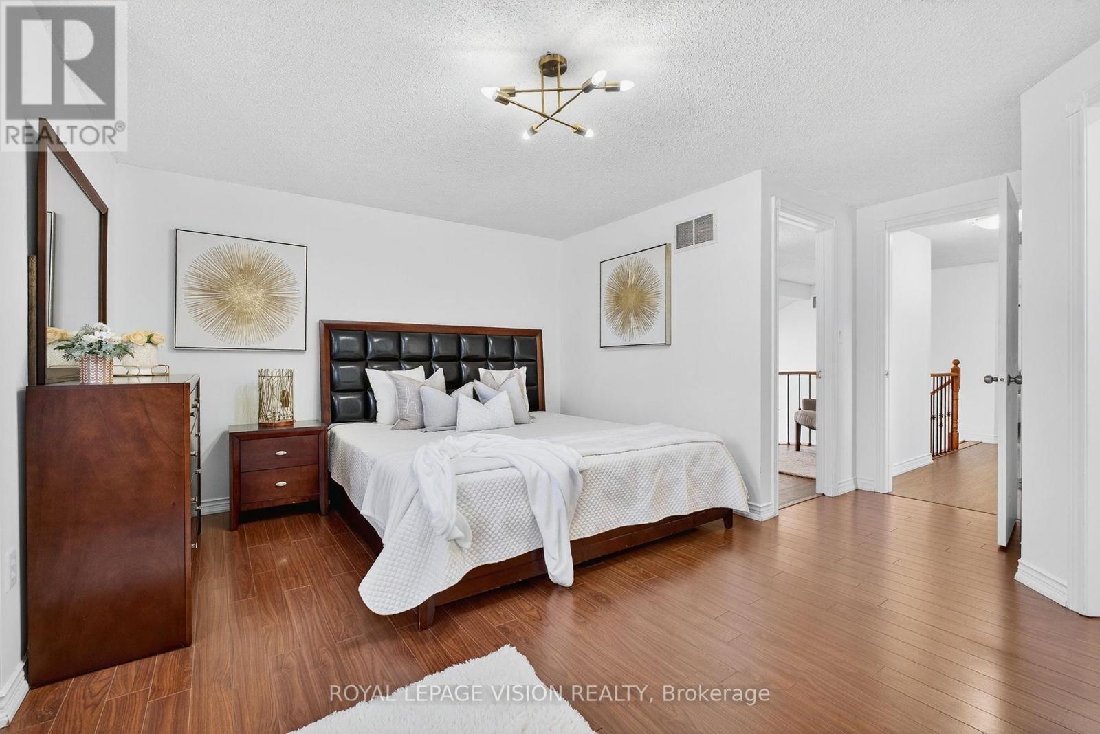 Photo 24 of 811 Beatrice Street E, Oshawa ON