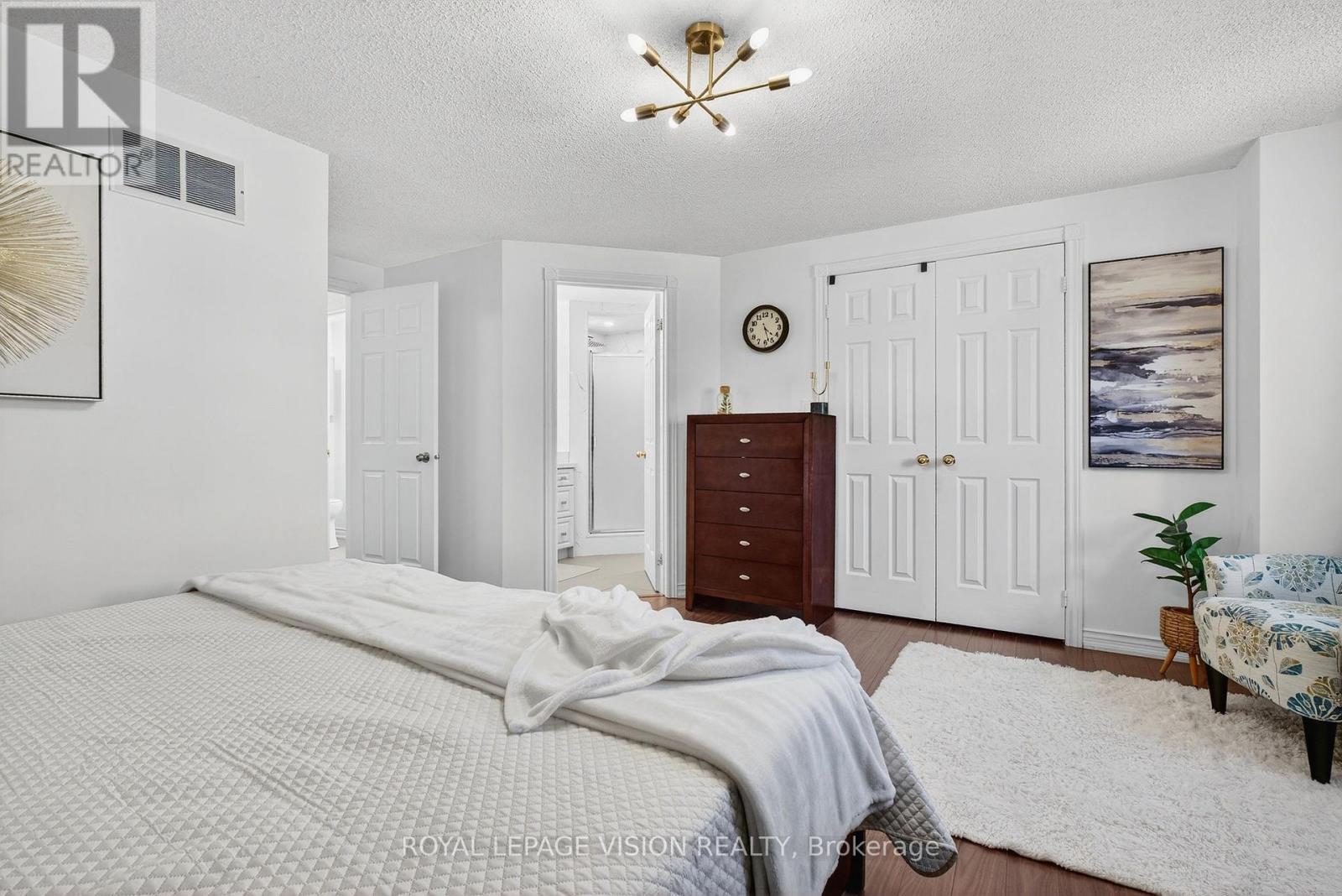 Photo 25 of 811 Beatrice Street E, Oshawa ON