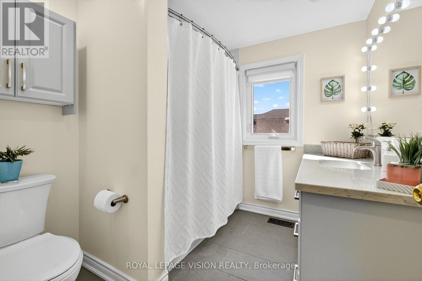 Photo 27 of 811 Beatrice Street E, Oshawa ON