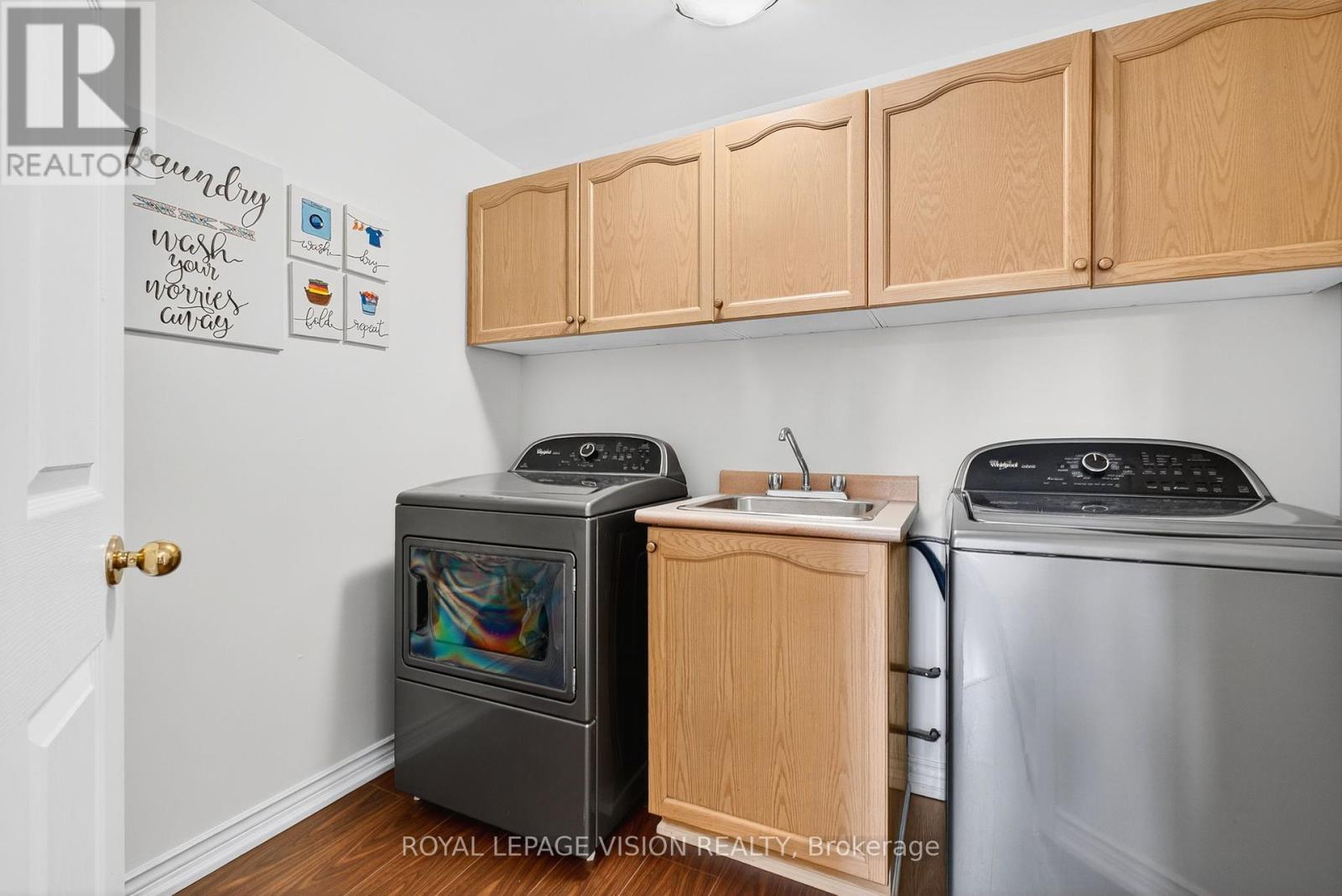 Photo 35 of 811 Beatrice Street E, Oshawa ON