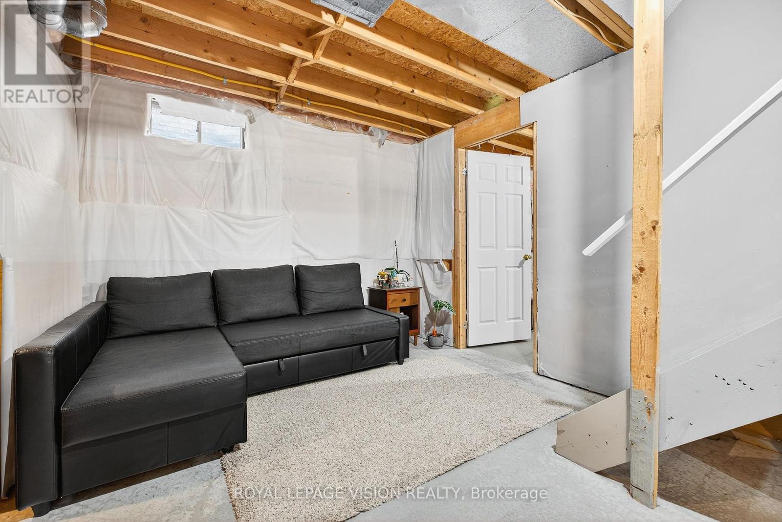 Photo 37 of 811 Beatrice Street E, Oshawa ON