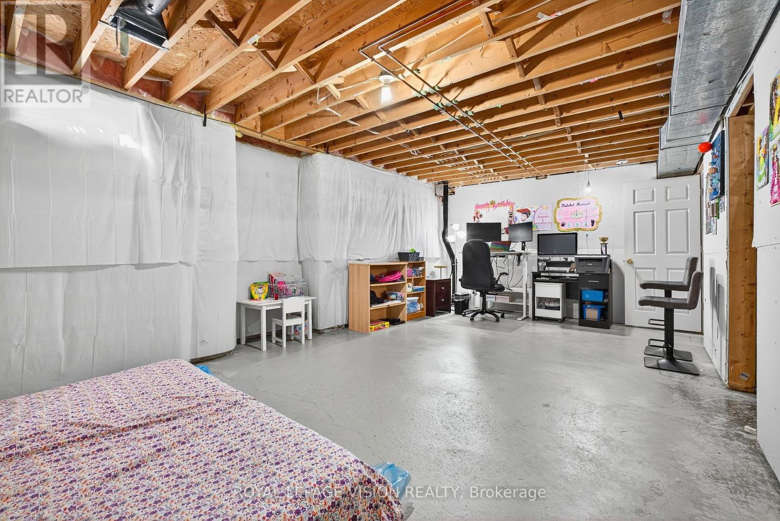 Photo 39 of 811 Beatrice Street E, Oshawa ON