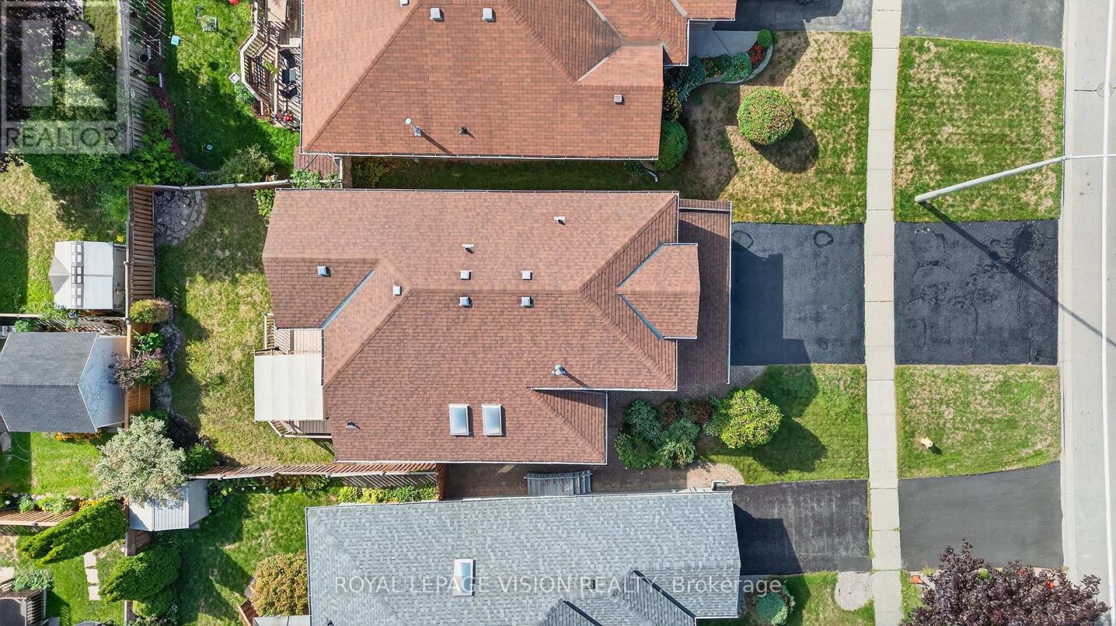 Photo 45 of 811 Beatrice Street E, Oshawa ON