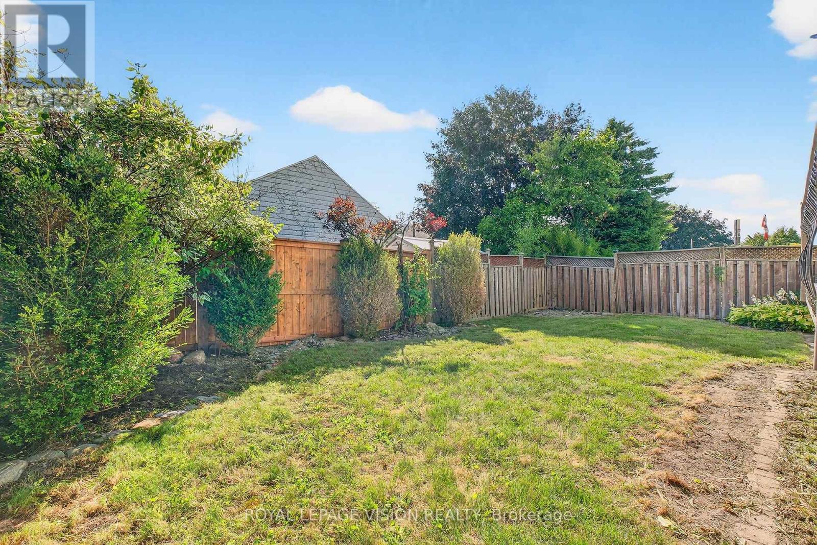 Photo 48 of 811 Beatrice Street E, Oshawa ON