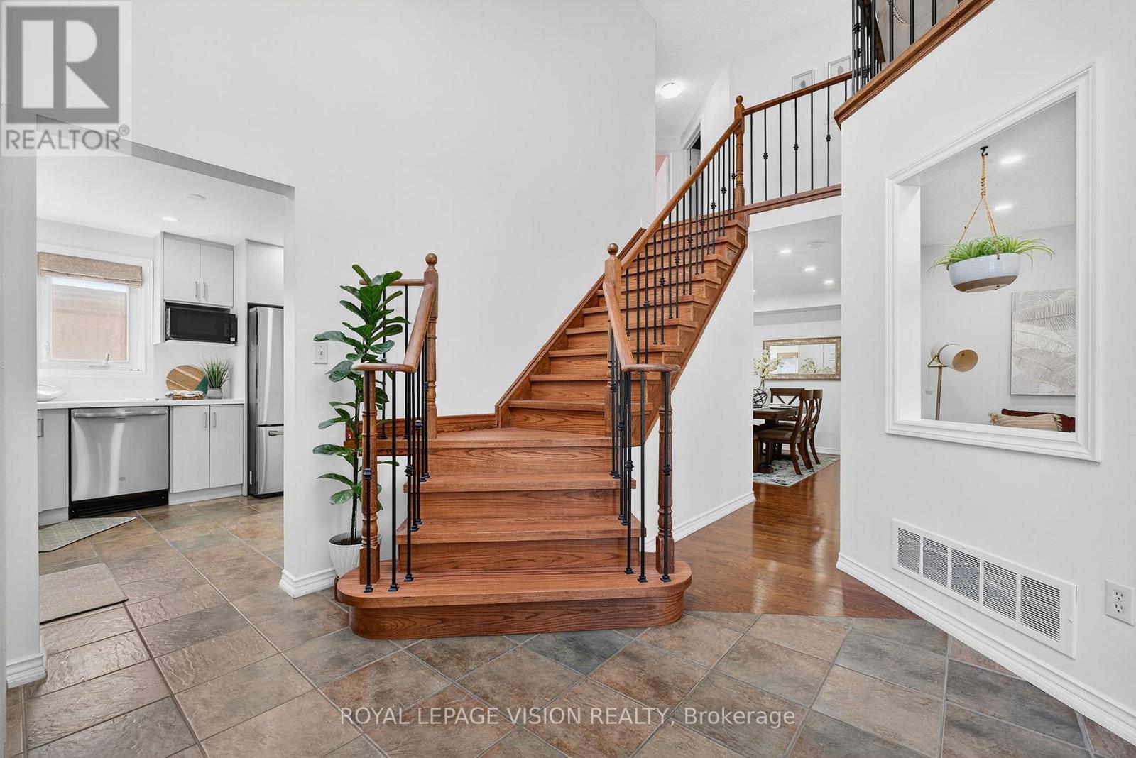 Photo 6 of 811 Beatrice Street E, Oshawa ON