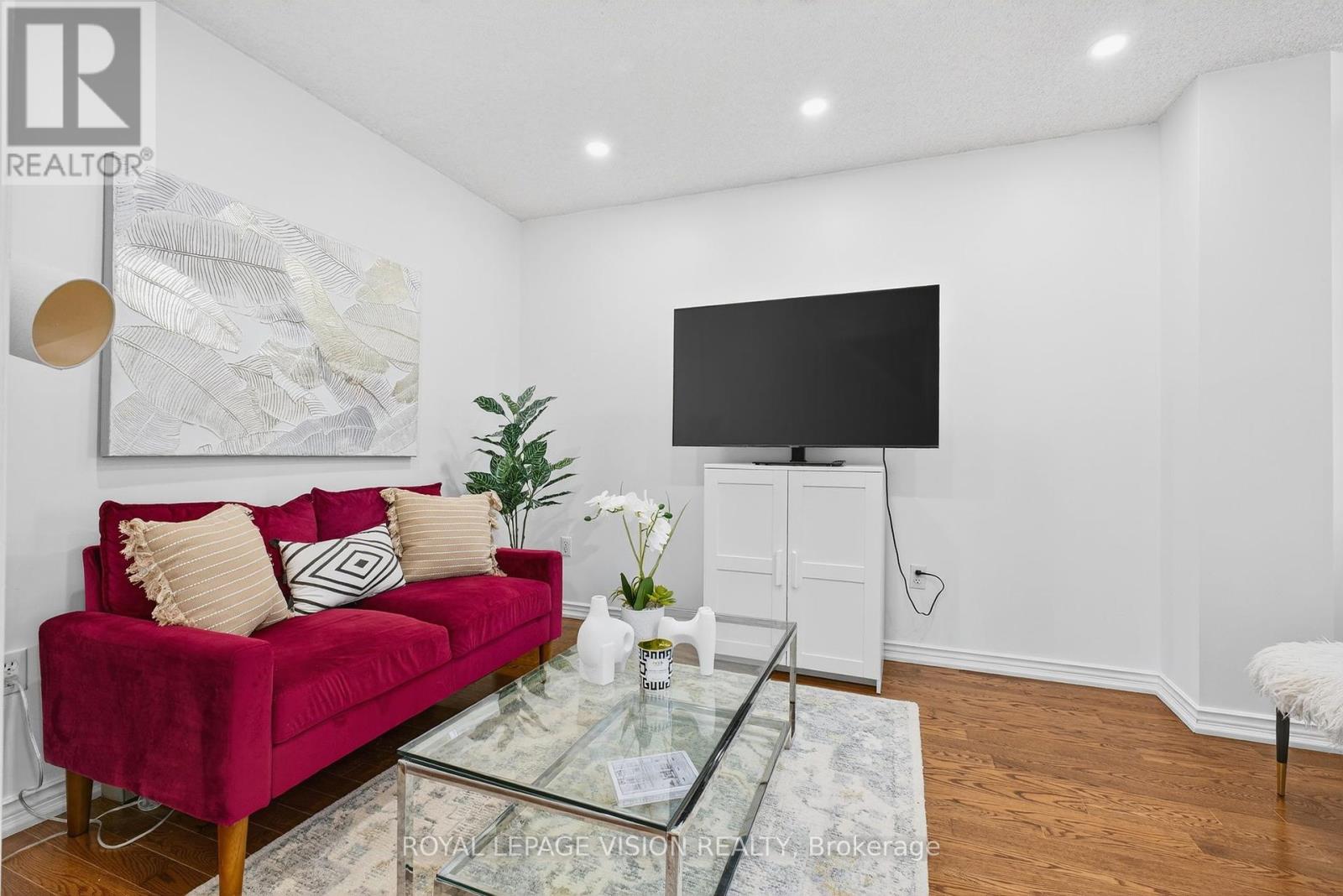 Photo 7 of 811 Beatrice Street E, Oshawa ON