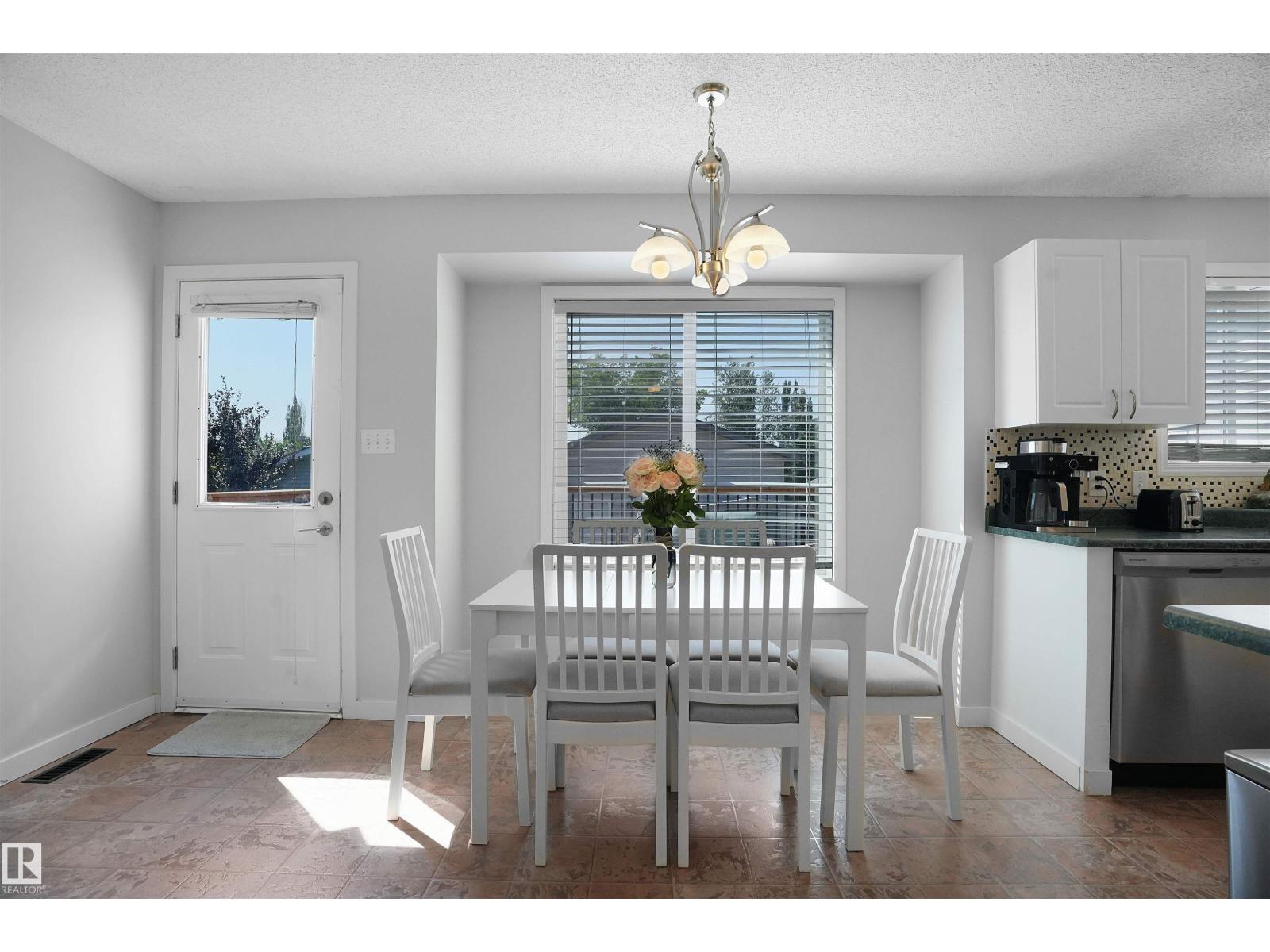 Photo 12 of 21353 87 A Av Nw, Edmonton AB