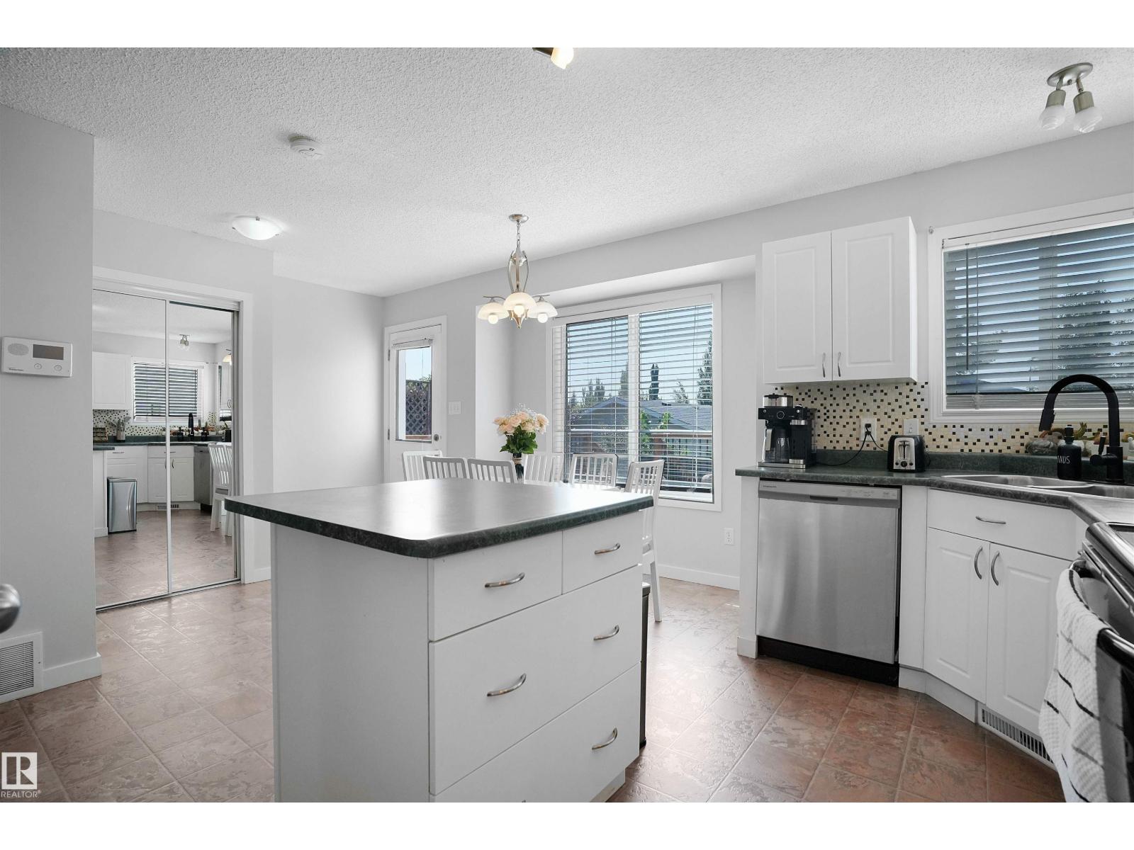 Photo 13 of 21353 87 A Av Nw, Edmonton AB
