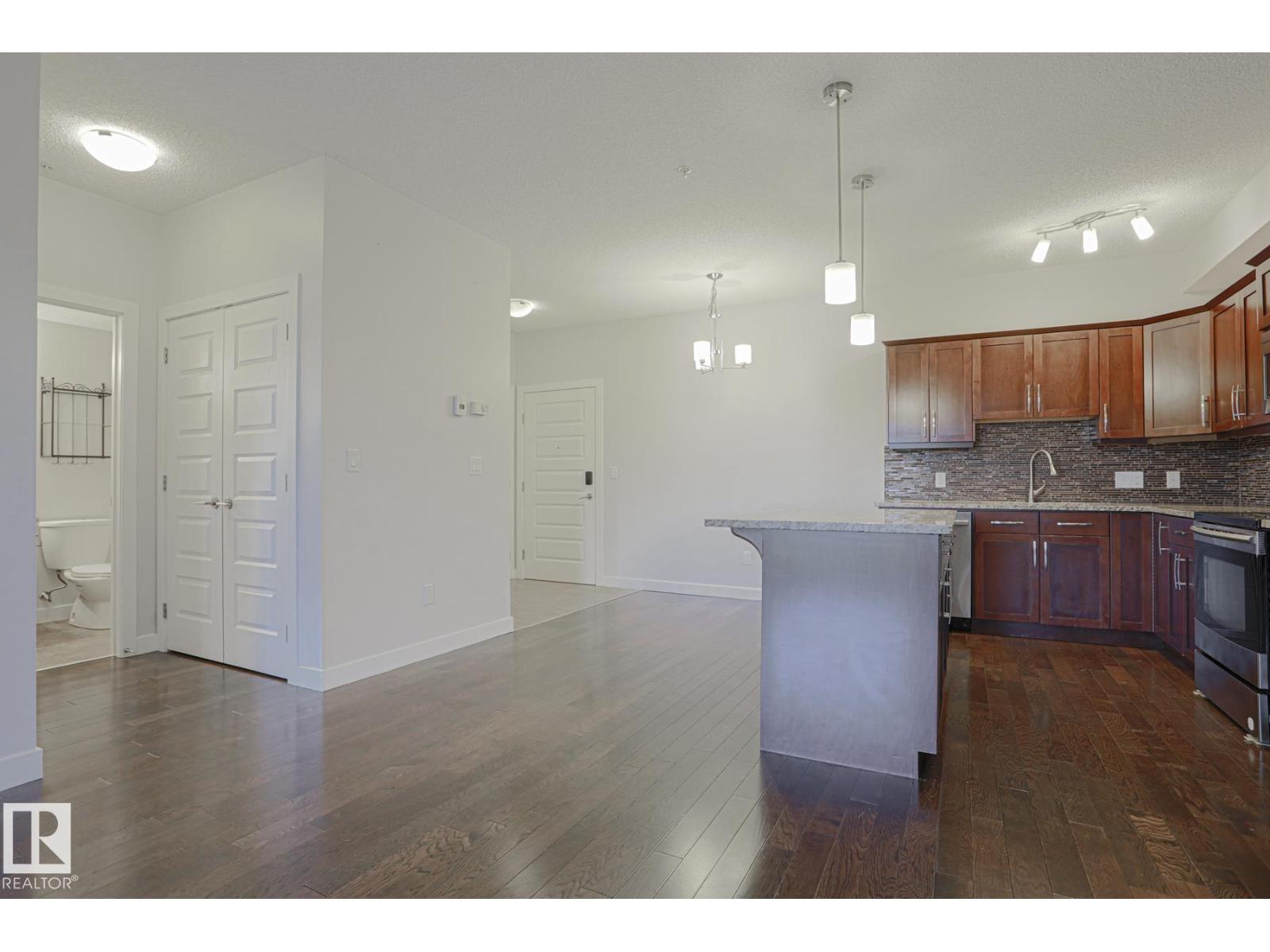 Photo 11 of 205 10530 56 Av Nw, Edmonton AB