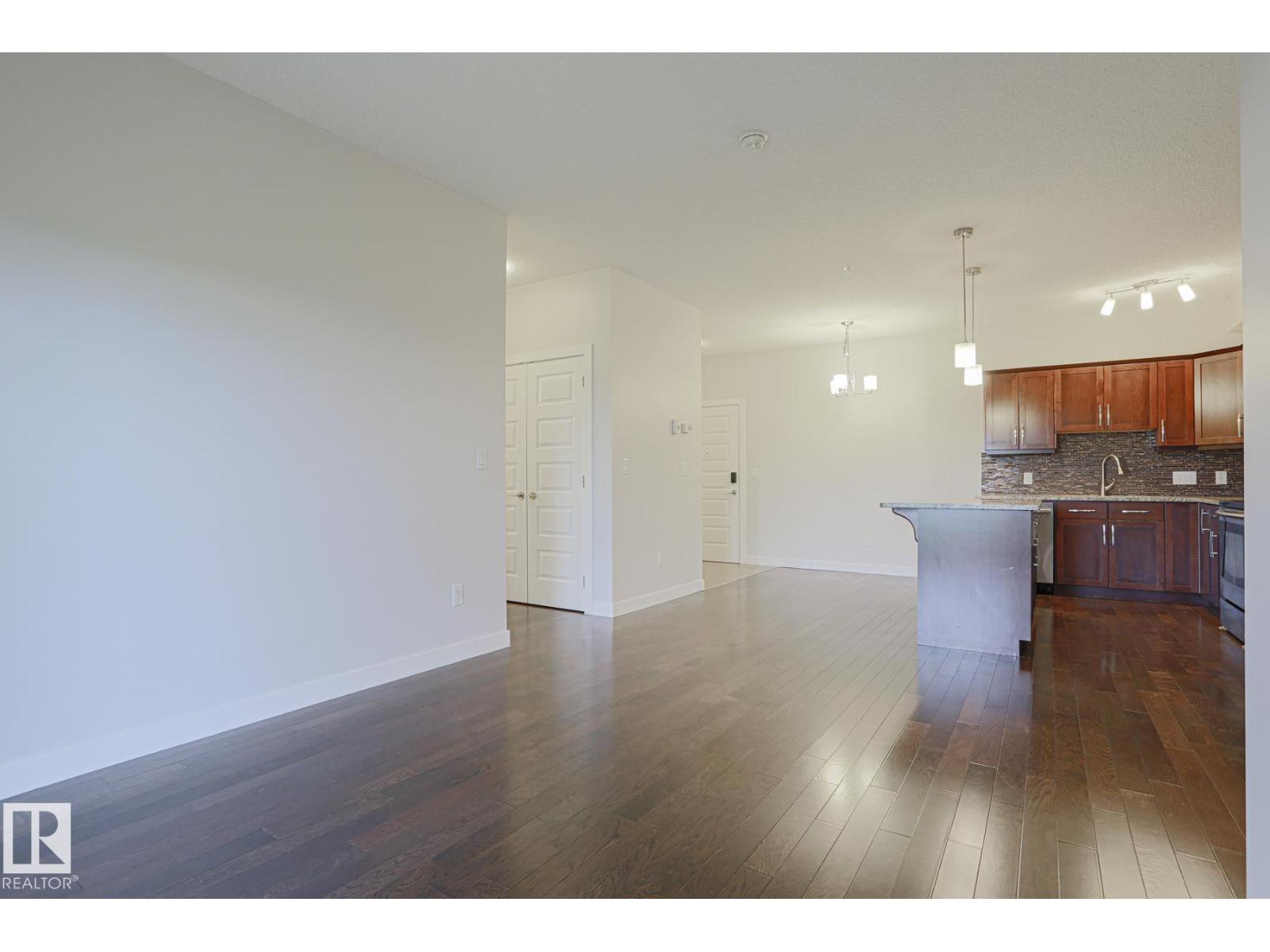 Photo 12 of 205 10530 56 Av Nw, Edmonton AB