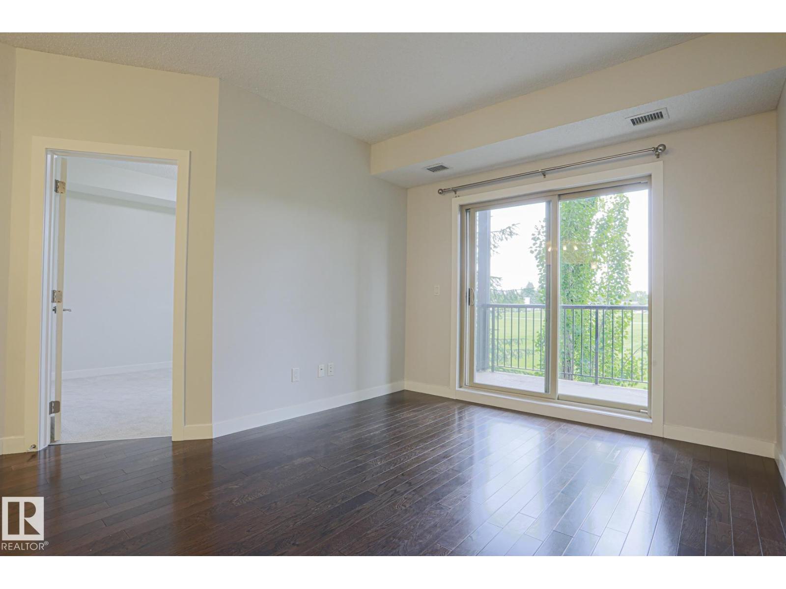 Photo 13 of 205 10530 56 Av Nw, Edmonton AB