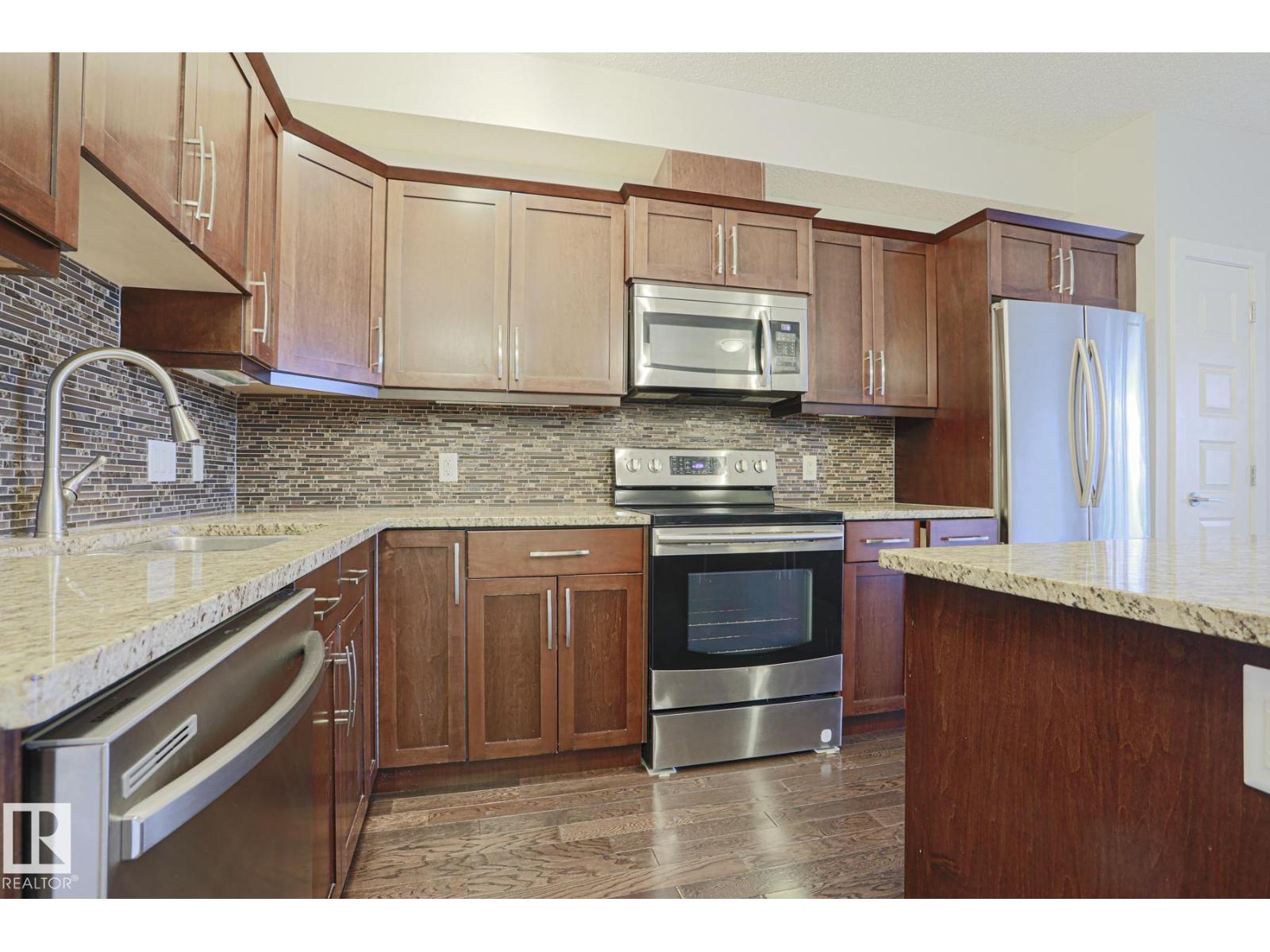 Photo 3 of 205 10530 56 Av Nw, Edmonton AB