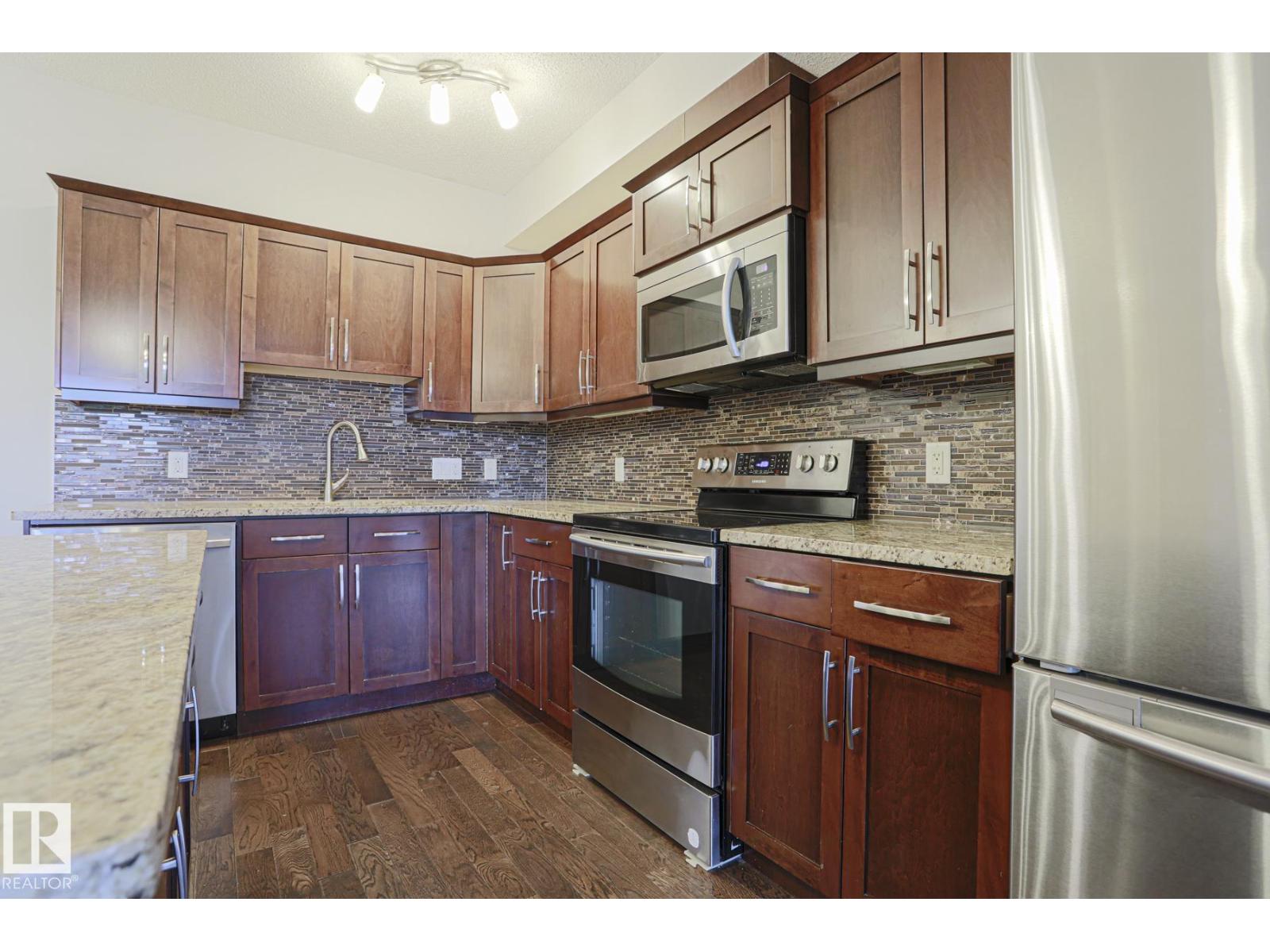 Photo 4 of 205 10530 56 Av Nw, Edmonton AB