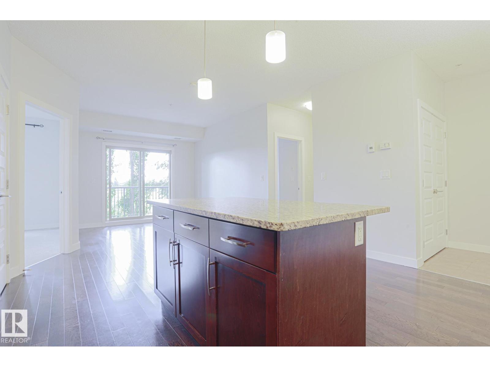 Photo 8 of 205 10530 56 Av Nw, Edmonton AB