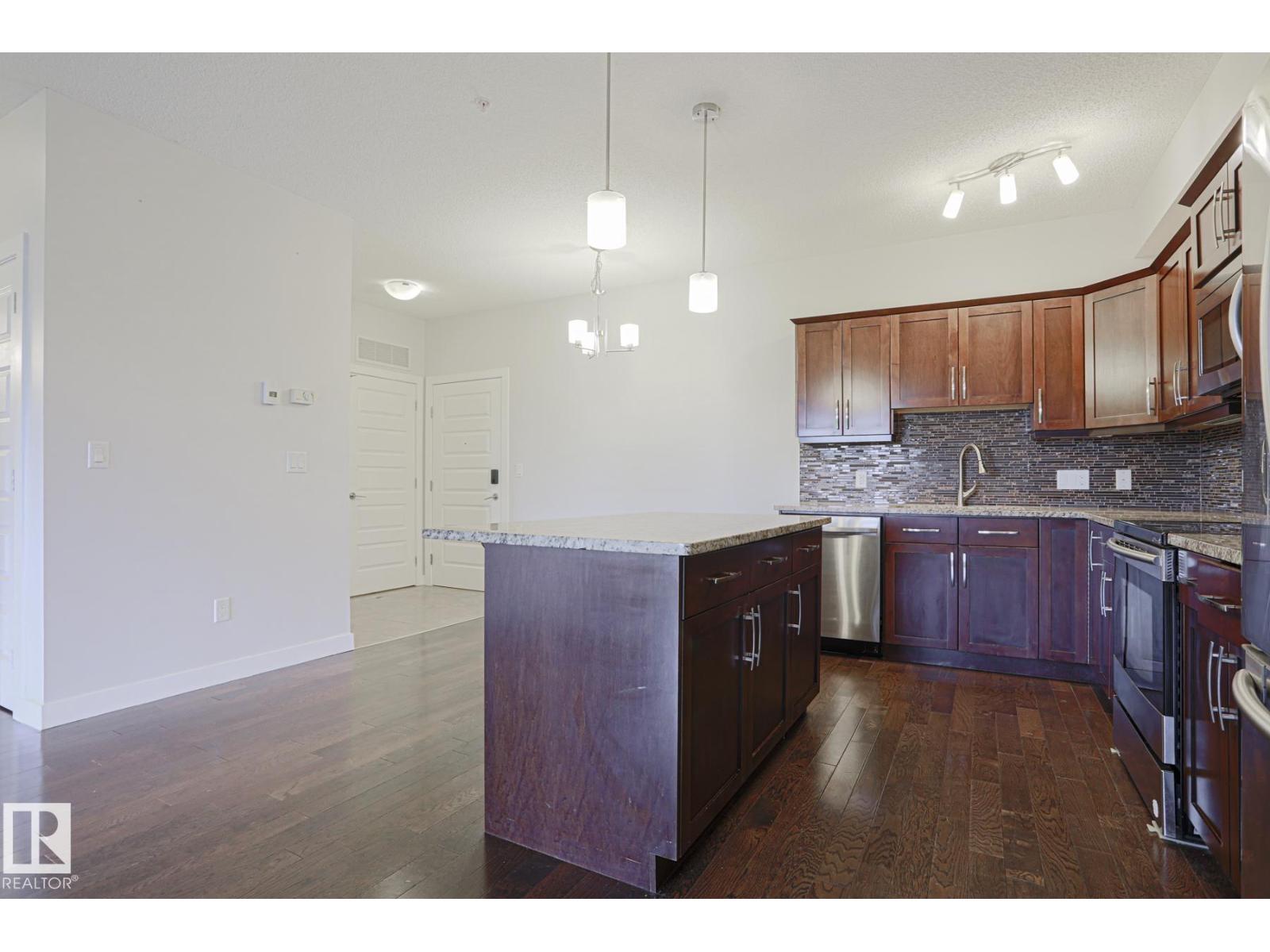 Photo 9 of 205 10530 56 Av Nw, Edmonton AB