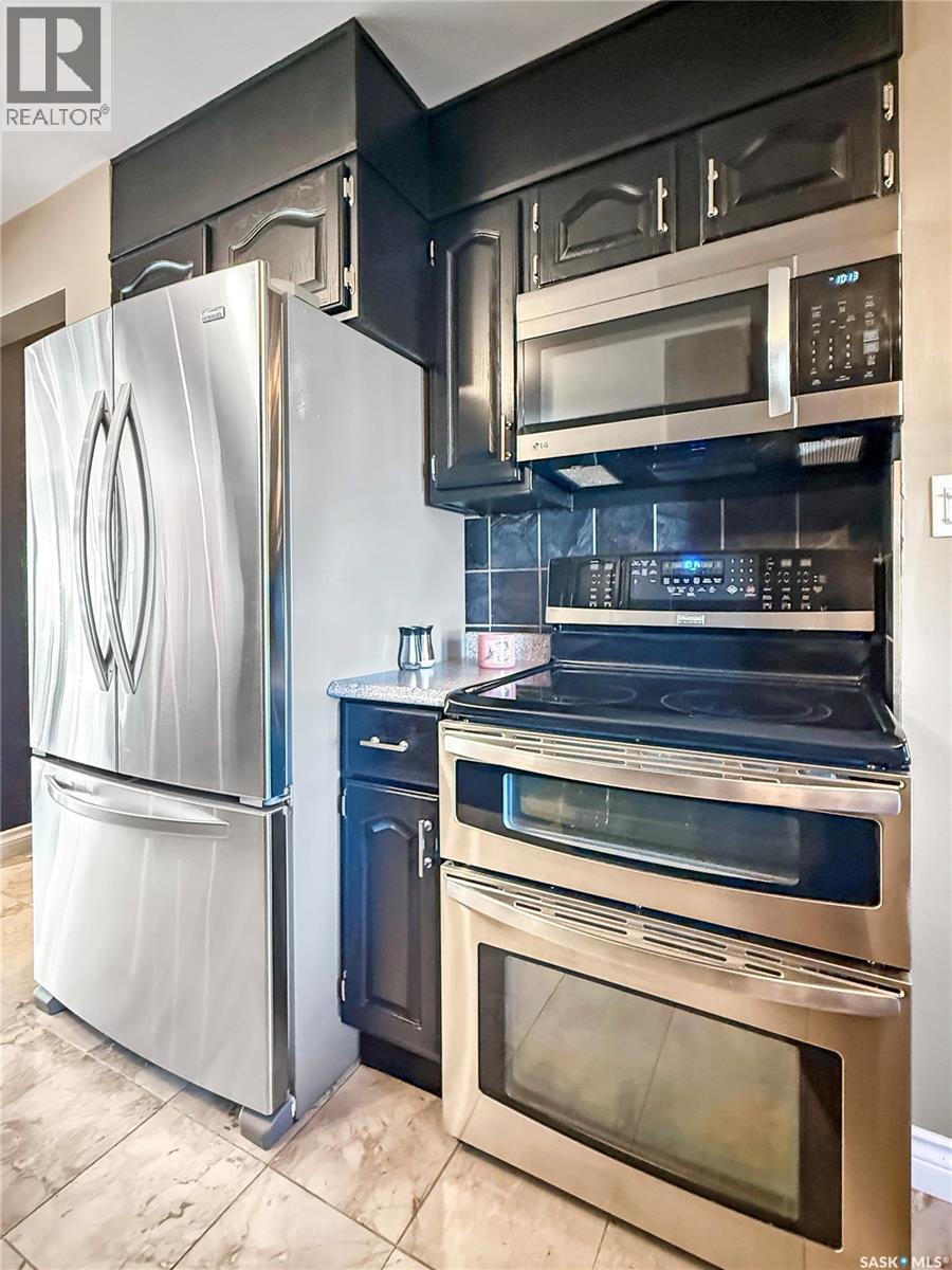 Photo 8 of 3078 6th Avenue W, Prince Albert SK