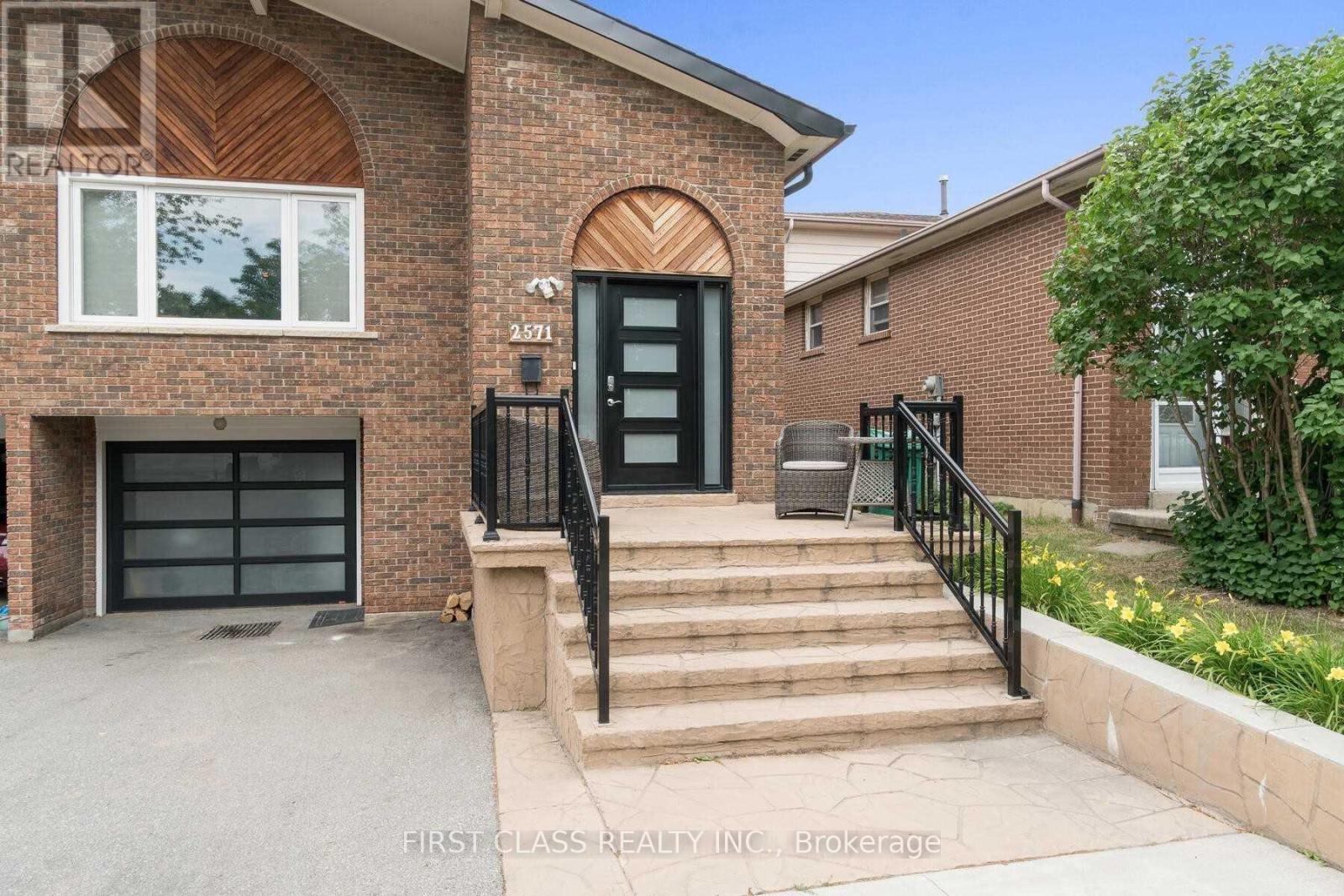 Photo 1 of Main 2571 Palisander Avenue, Mississauga ON