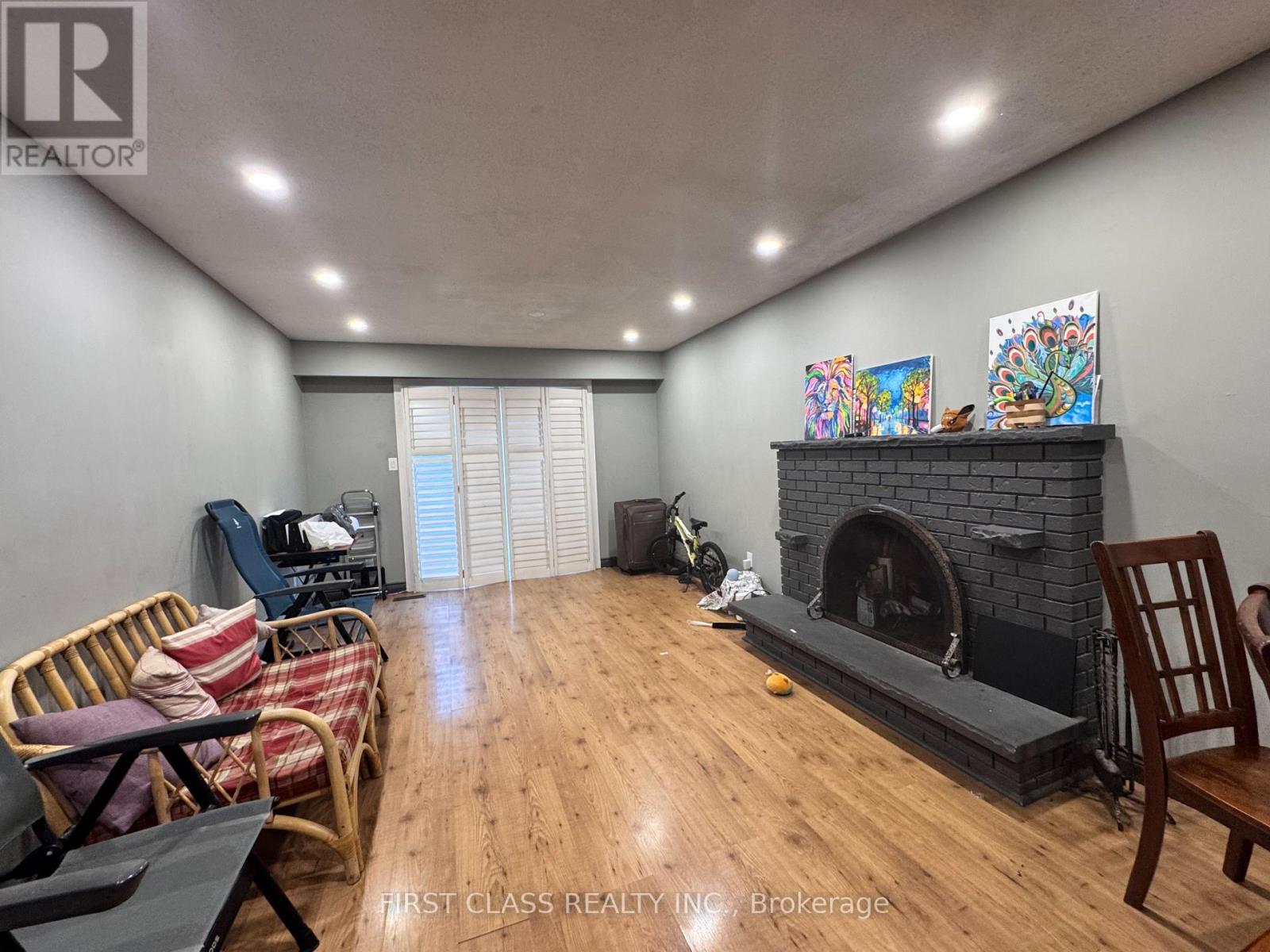 Photo 2 of Main 2571 Palisander Avenue, Mississauga ON