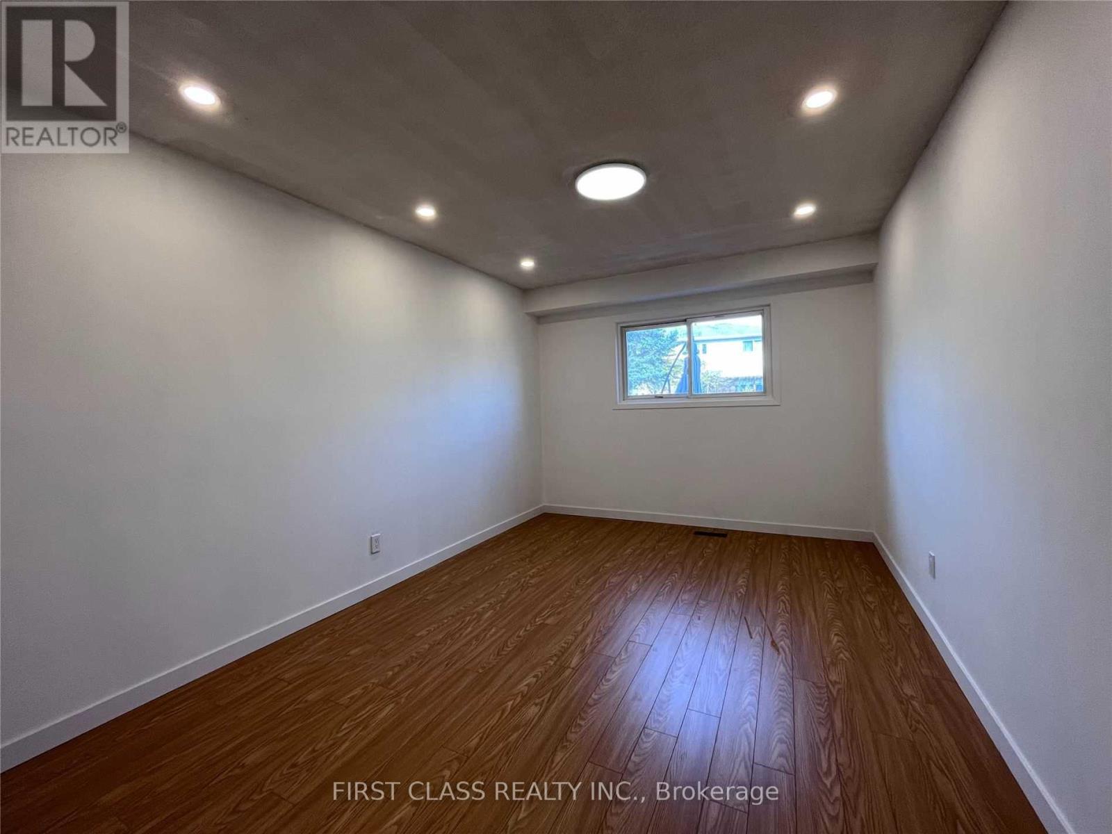 Photo 3 of Main 2571 Palisander Avenue, Mississauga ON
