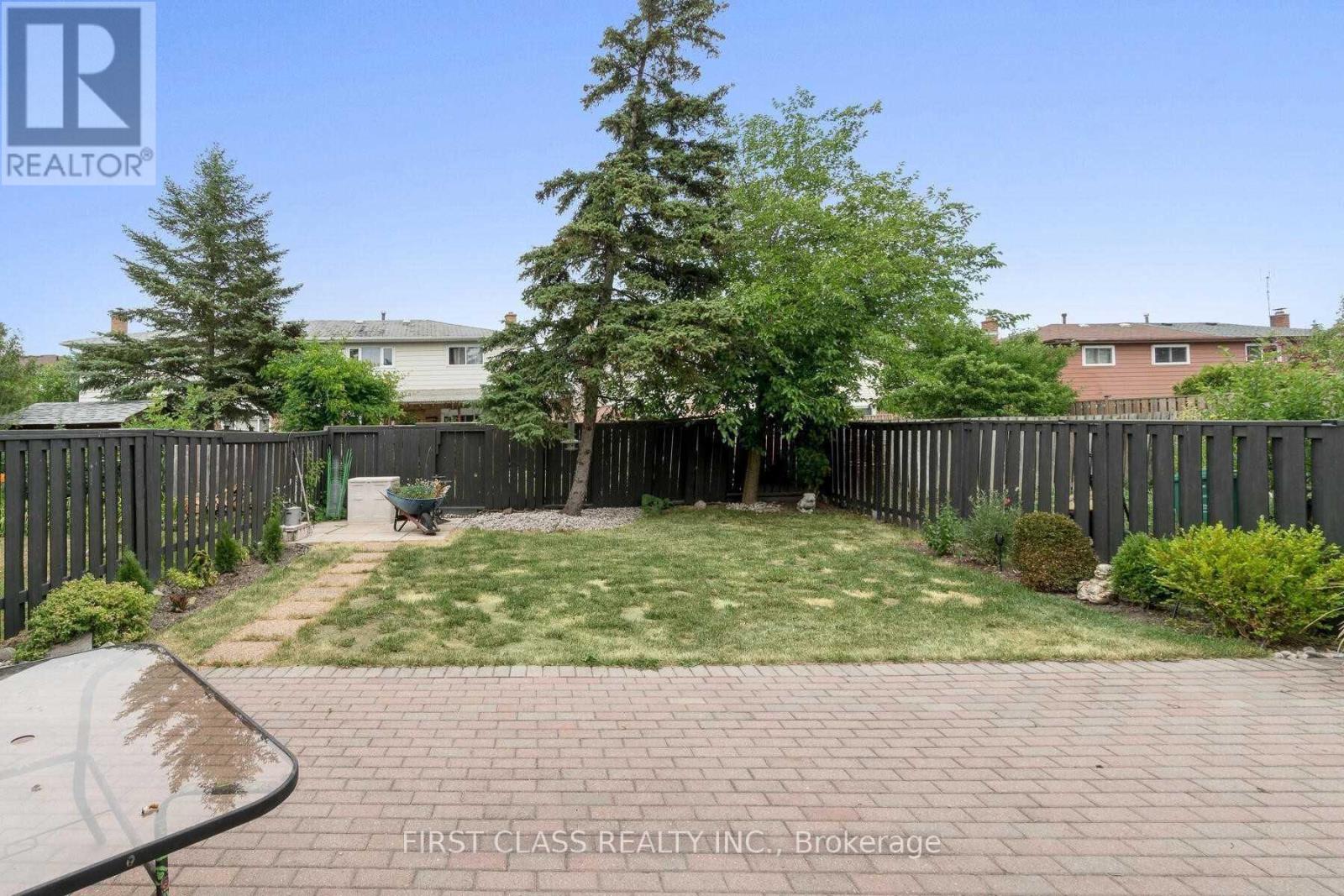 Photo 5 of Main 2571 Palisander Avenue, Mississauga ON