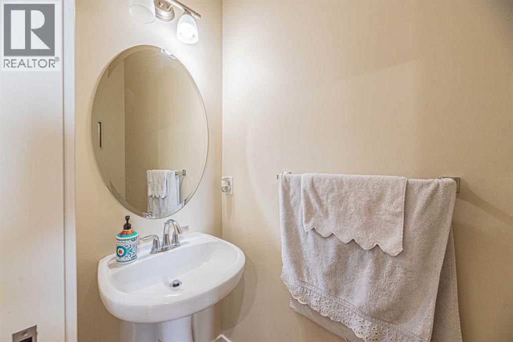 Photo 17 of 603 Panora Way Nw, Calgary AB