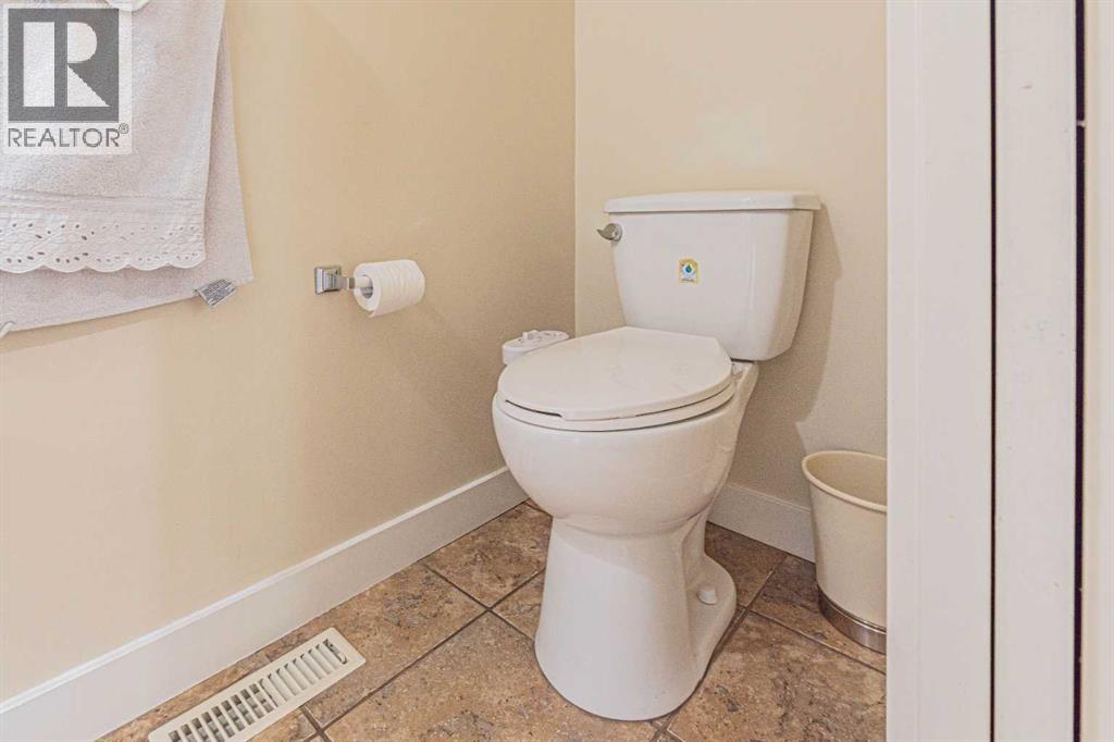 Photo 18 of 603 Panora Way Nw, Calgary AB