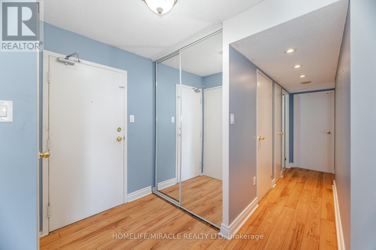 Photo 5 of 509 21 Markbrook Lane, Toronto ON