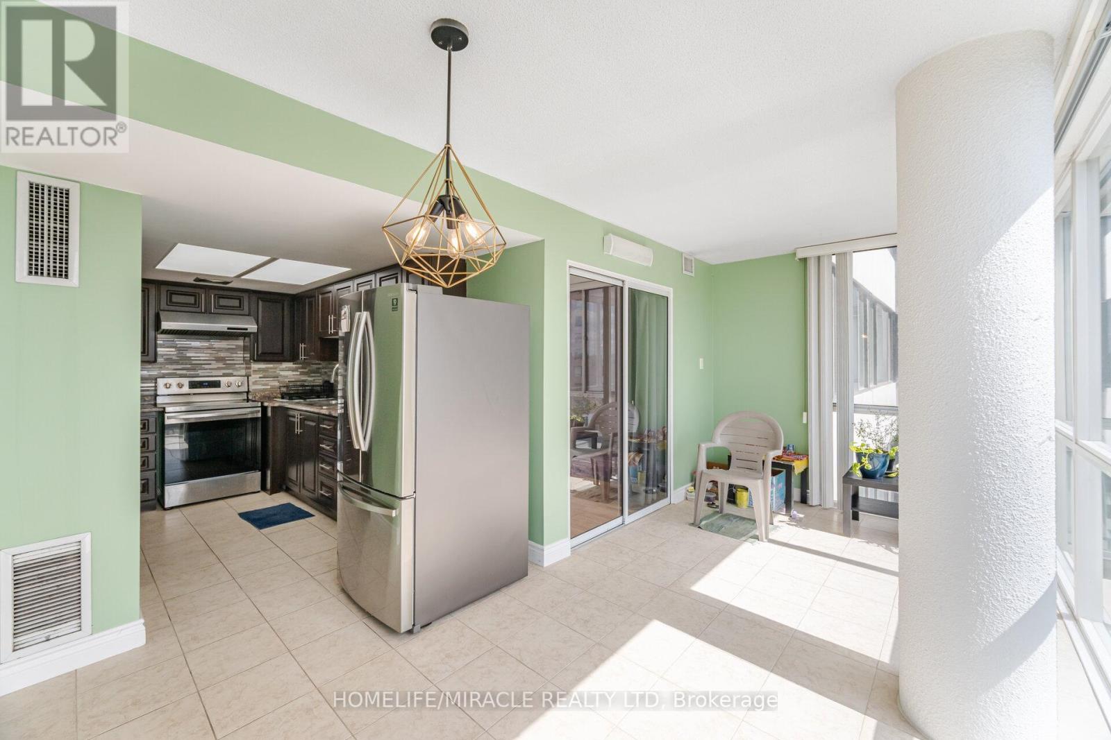 Photo 19 of 509 21 Markbrook Lane, Toronto ON