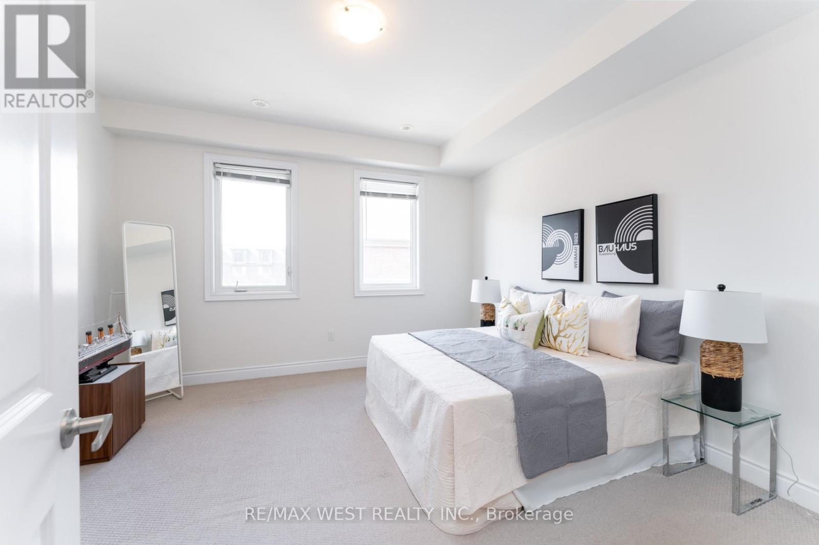 Photo 14 of 19 2172 Trafalgar Road, Oakville ON