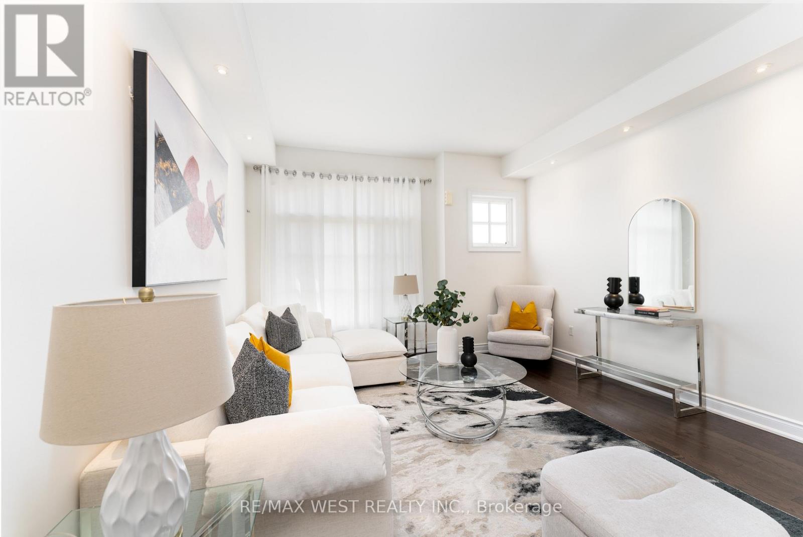 Photo 12 of 19 2172 Trafalgar Road, Oakville ON