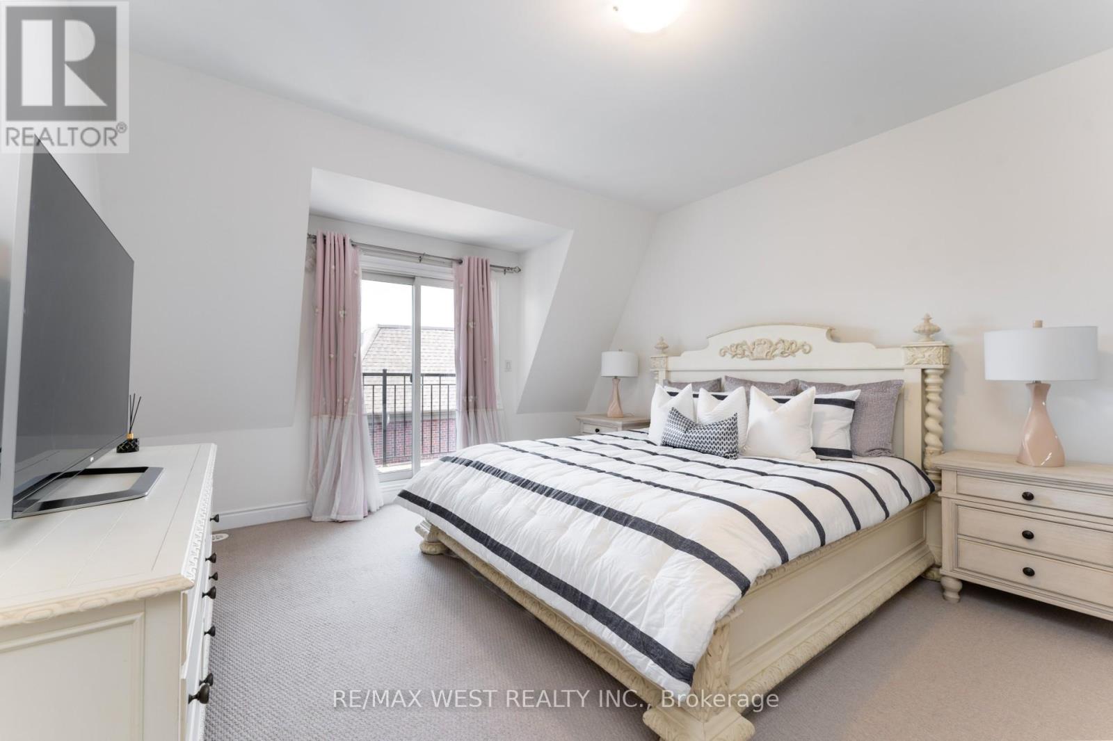 Photo 18 of 19 2172 Trafalgar Road, Oakville ON