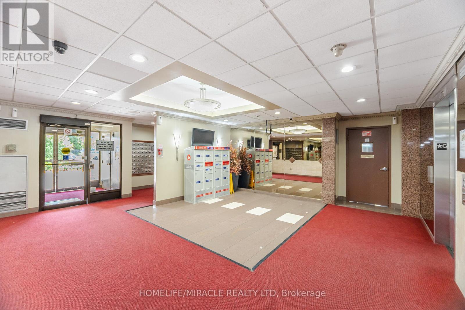 Photo 3 of 509 21 Markbrook Lane, Toronto ON