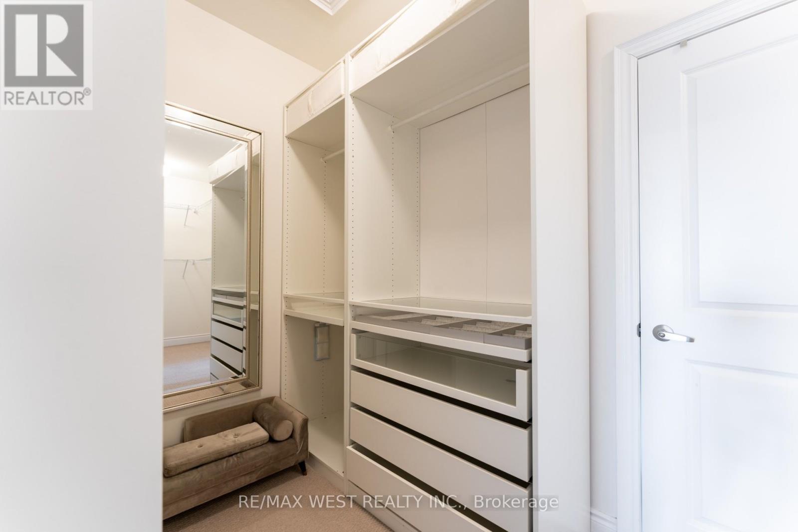 Photo 21 of 19 2172 Trafalgar Road, Oakville ON