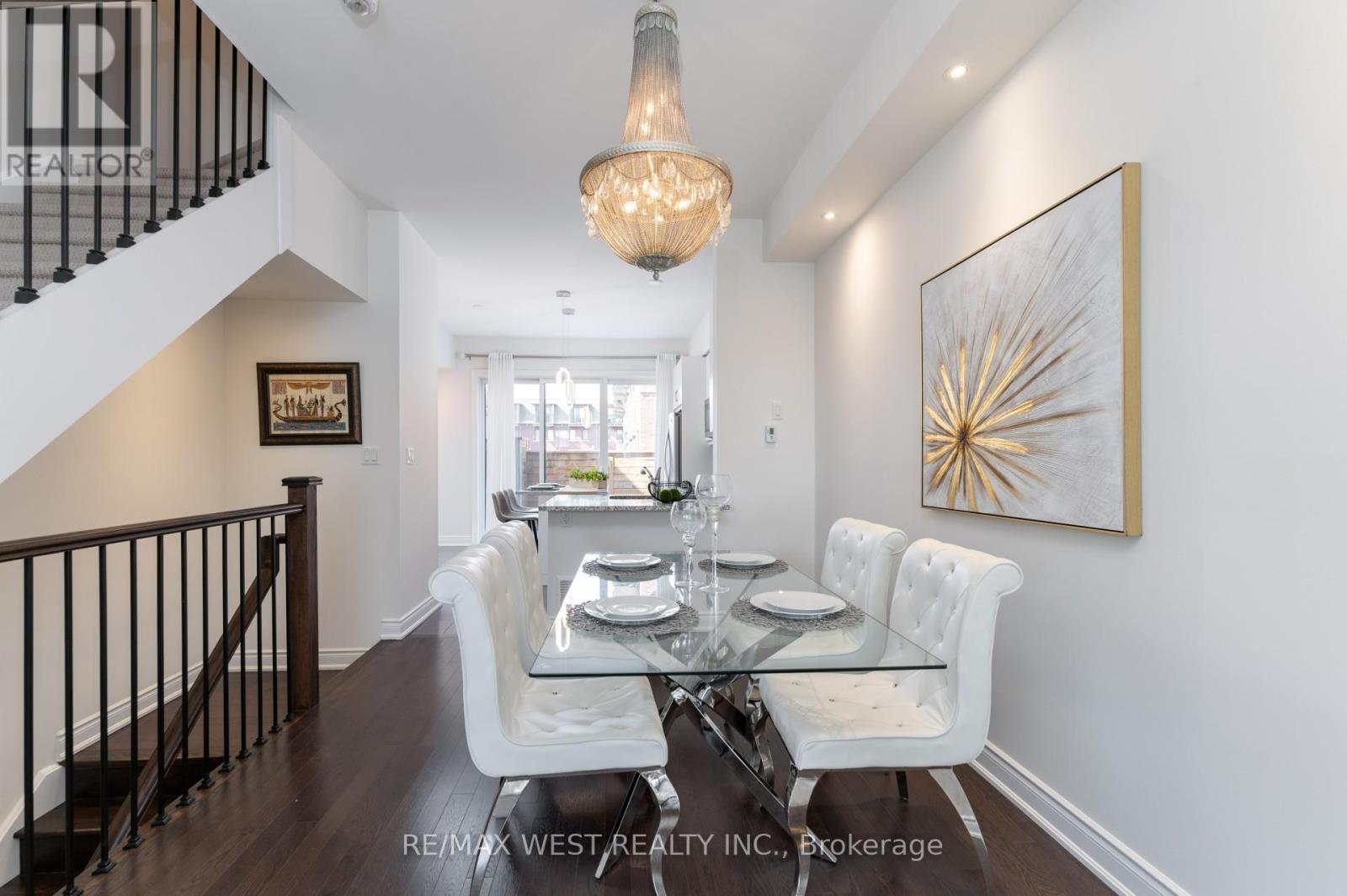 Photo 9 of 19 2172 Trafalgar Road, Oakville ON