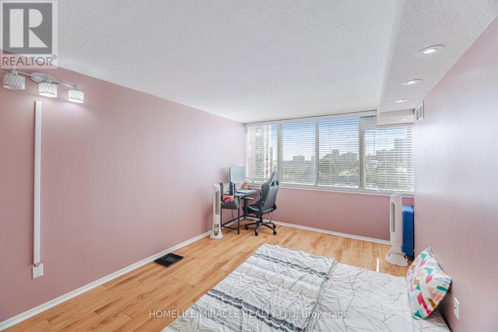 Photo 21 of 509 21 Markbrook Lane, Toronto ON