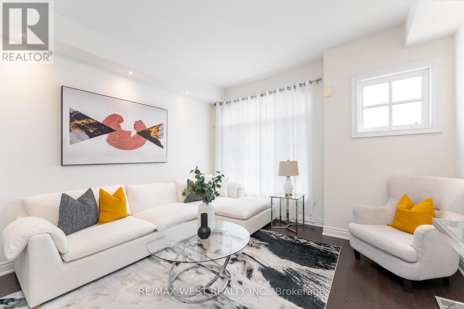 Photo 11 of 19 2172 Trafalgar Road, Oakville ON