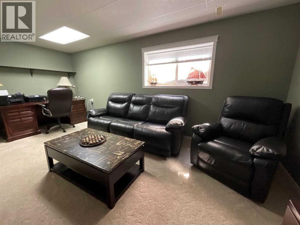 Photo 35 of 115 11 A Street, Beaverlodge AB