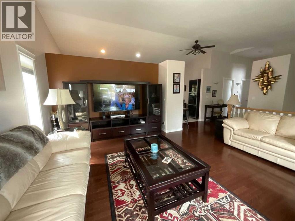 Photo 9 of 115 11 A Street, Beaverlodge AB