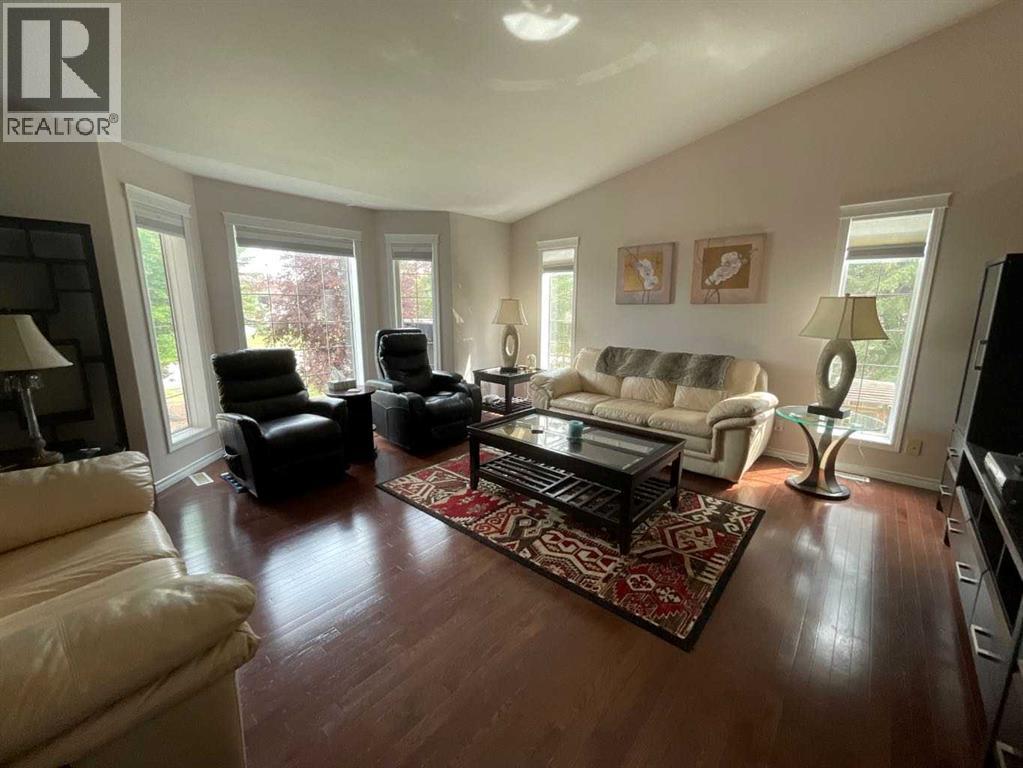 Photo 12 of 115 11 A Street, Beaverlodge AB