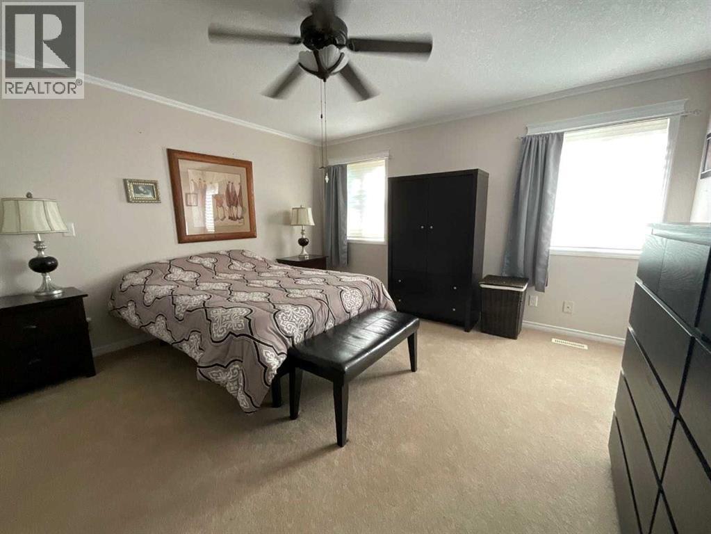 Photo 14 of 115 11 A Street, Beaverlodge AB