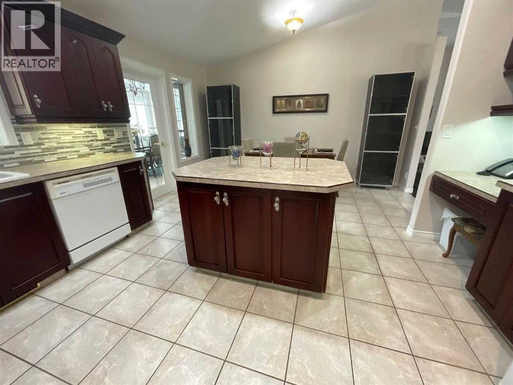 Photo 4 of 115 11 A Street, Beaverlodge AB