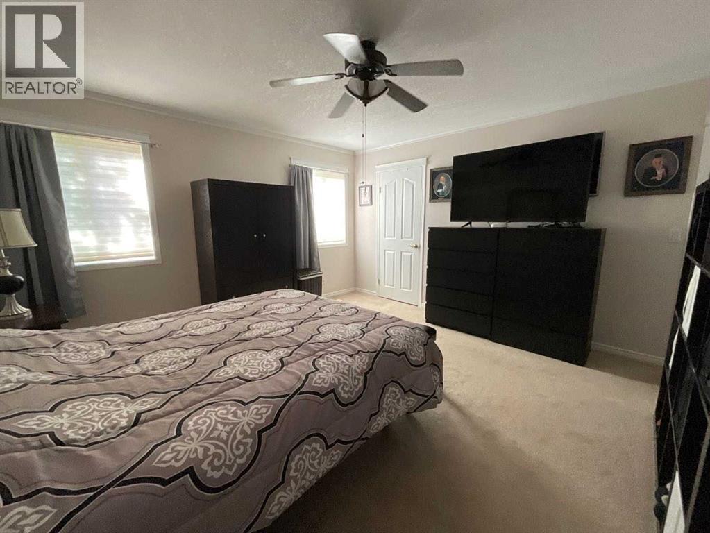 Photo 16 of 115 11 A Street, Beaverlodge AB