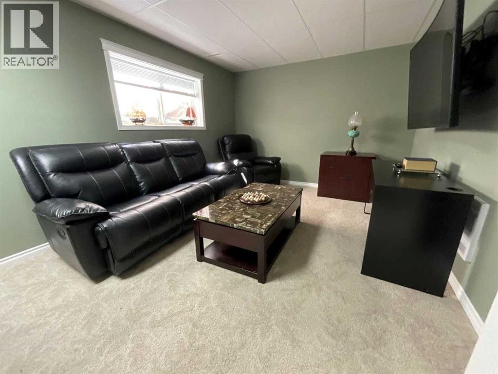 Photo 34 of 115 11 A Street, Beaverlodge AB