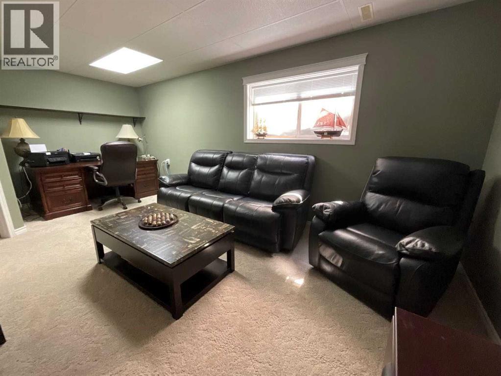 Photo 33 of 115 11 A Street, Beaverlodge AB