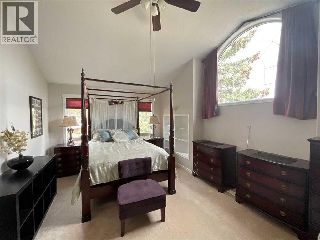 Photo 17 of 115 11 A Street, Beaverlodge AB