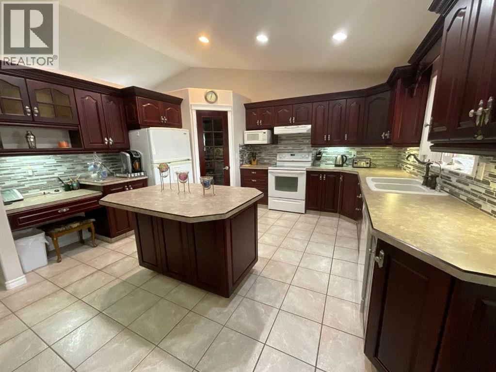 Photo 3 of 115 11 A Street, Beaverlodge AB