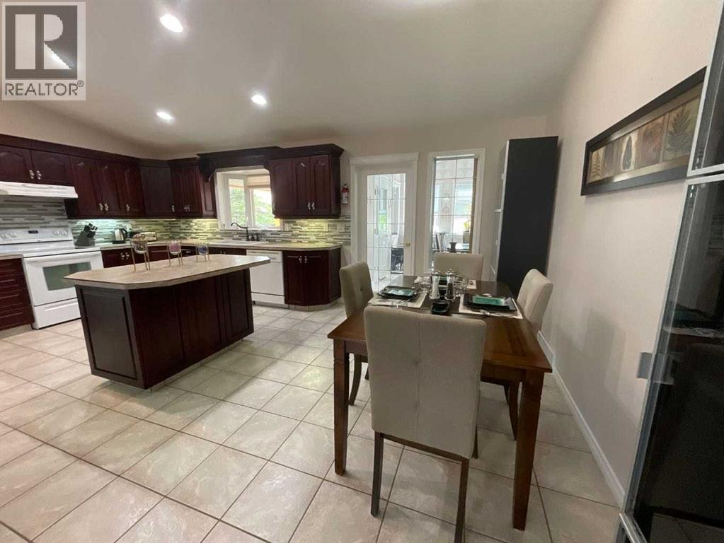 Photo 5 of 115 11 A Street, Beaverlodge AB