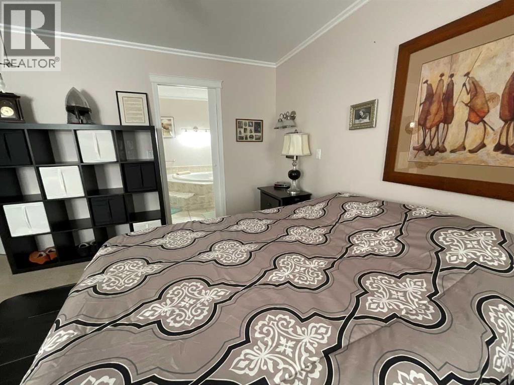 Photo 15 of 115 11 A Street, Beaverlodge AB