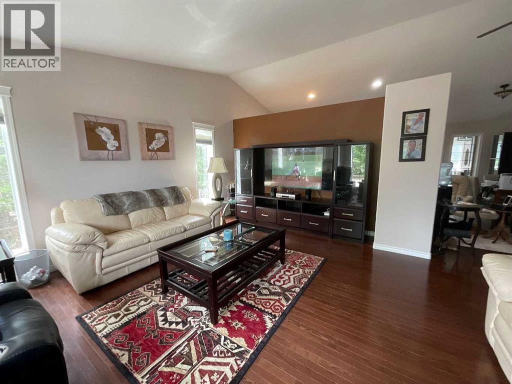Photo 10 of 115 11 A Street, Beaverlodge AB