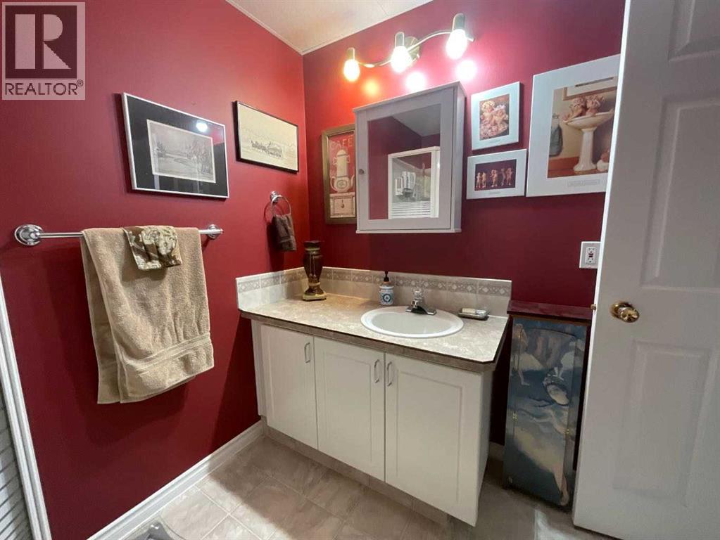 Photo 39 of 115 11 A Street, Beaverlodge AB
